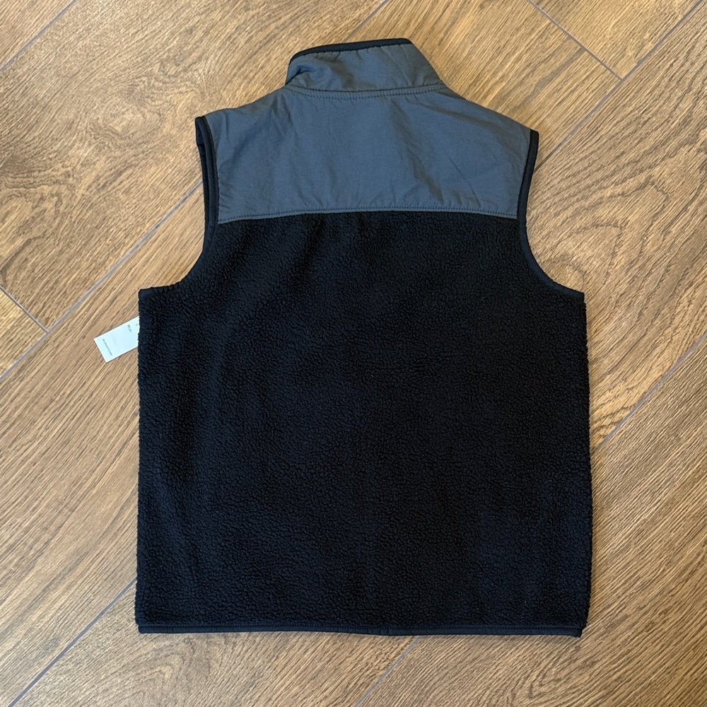 Boys Old Navy Black and Gray Kids Fleece Vest Size- Medium (8) - Picture 3 of 4